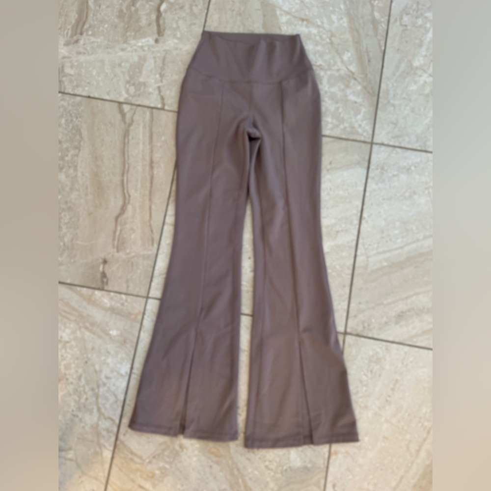 Yogalicious luc Girlfriend 7/8 Flared Women's High-Waisted Taupe size small NWOT
